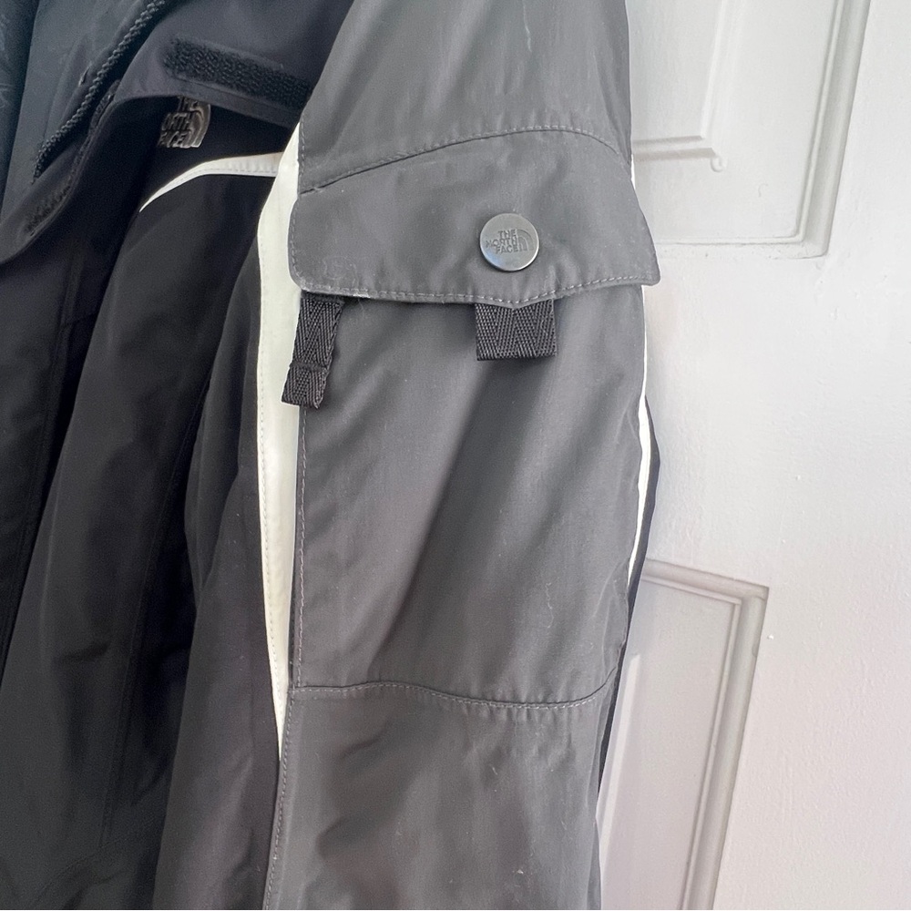 The North Face Women HyVent Black and Gray Jacket - Picture 10 of 10
